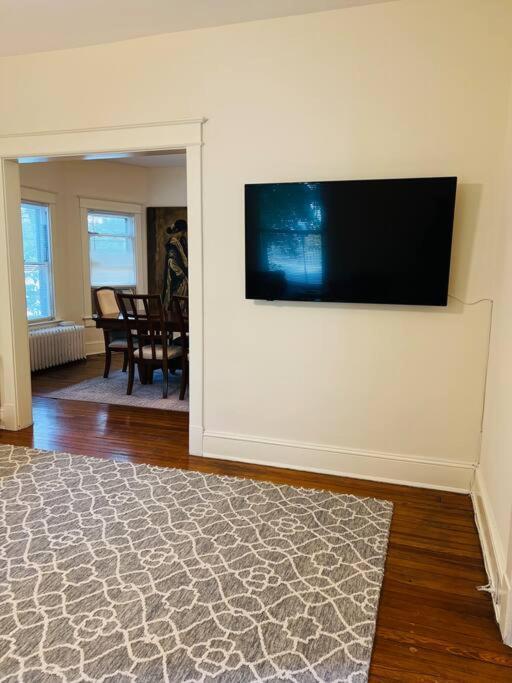 4 Bedroom Dc'S Best Location With Parking, Walk To Clarendon Metro, Shopping And Nightlife! Arlington Ngoại thất bức ảnh
