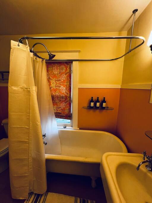 4 Bedroom Dc'S Best Location With Parking, Walk To Clarendon Metro, Shopping And Nightlife! Arlington Ngoại thất bức ảnh