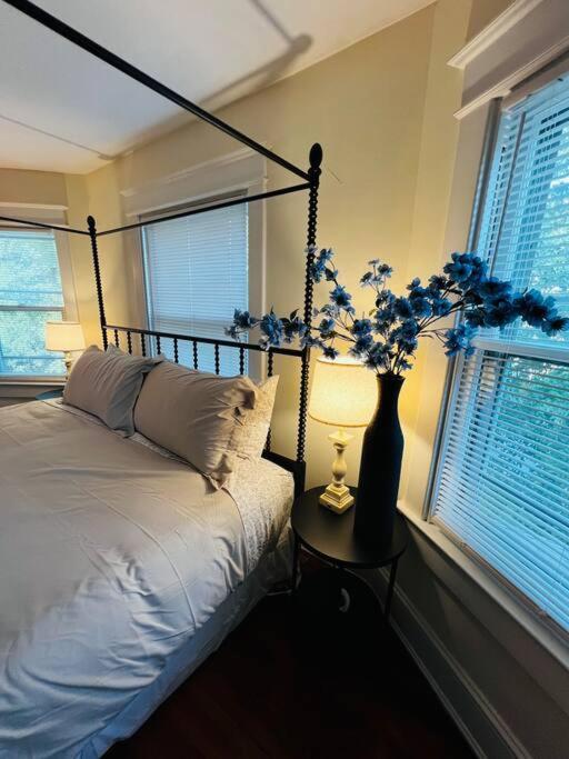 4 Bedroom Dc'S Best Location With Parking, Walk To Clarendon Metro, Shopping And Nightlife! Arlington Ngoại thất bức ảnh